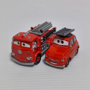 カーズ トミカ ルイージ & レッド 消防車セット