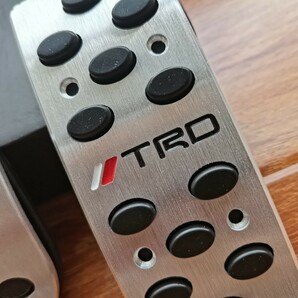 新品 200系 TRD ハイエース アルミペダル 4点セット AT車 MT車 兼用 トヨタ 車用 アクセル ブレーキ クラッチ フットレスト オートマ HIACEの画像4