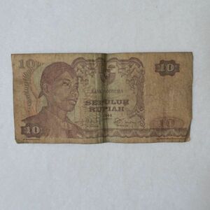 【送料６３円】 インドネシア　１０ルピア紙幣　１９６８年