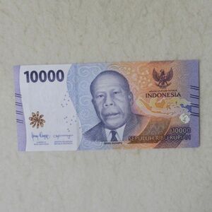 【送料６３円】 インドネシア　１万ルピア紙幣　２０２２年/２０２２年