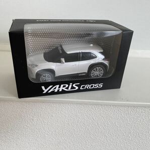 送料込★ヤリスクロス ミニカー トヨタ プルバックカー カラーサンプル 070 ホワイトパールクリスタルシャイン YARIS CROSS 色見本 非売品の画像1