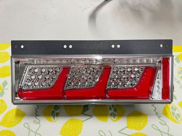 領収書発行 新車外し 小糸 KOITO 3連 LED テールランプ テールライト 大型 トラック オールLED ノーマルターン　220-11075コイト 右 運転席