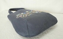 送料込　新品　手刺繍　リネン ブルーグレー　お花　ふっくら丸型　ミニトートバック　お散歩バック　ハンドメイド_画像6