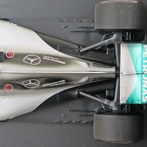 S◎中古品◎ミニカー『メルセデス AMG ペトロナス F1 W07 ハイブリッド ルイス・ハミルトン アブダビGP 2016』 MINICHAMPS 1/18 110160744の画像7