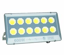 ♪最新 丸型COBチップ搭載 LED600W投光器 5台セット！薄型軽量 6000K 白色光 店舗/工場/駐車場の照明に！IP66防水！_画像2