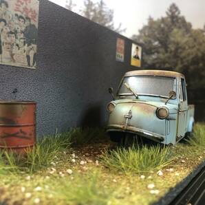 昭和レトロな風景 1/32 ダイハツ ミゼット 旧車 自作ジオラマ完成品 ケース付の画像1