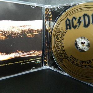 (35)  AC/DC   /   Stiff Upper Lip   日本盤  ジャケ、日本語解説 経年の汚れあり  の画像2