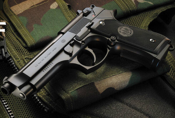 M92F Military エアーコッキングハンドガン HOP 18歳以上