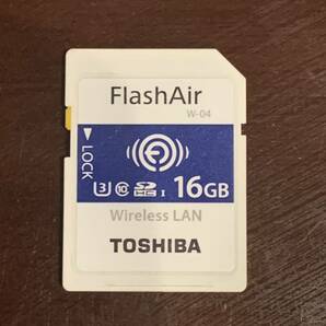 X015) 東芝 無線LAN SDカード Toshiba FlashAir W-04 16GB 初期化済 の画像1