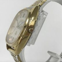 G262-I65-119◎ SEIKO セイコー LORD QUARTZ ロードクォーツ 8243-5020 メンズ 稼働 デイデイト スクエア 腕時計 ホワイト文字盤_画像3