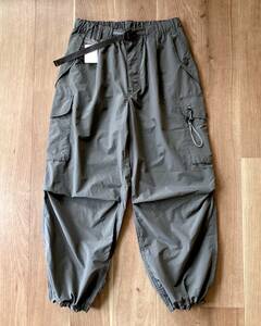 希少カラー and wander / 撥水 リップ素材 oversized cargo pants / gray / size L / アンドワンダー ワイドシルエット カーゴ パンツ