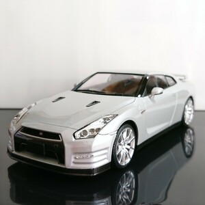 アオシマ 1/24 日産 R35 GT-R プラモデル完成品