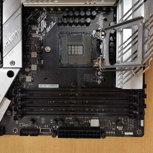 ASUS ROG STRIX Z590-A GAMING WIFI/ATXマザーボード/(LGA1200)INTEL10・11世代CPU対応/PCパーツ DIY 修理材料★動作未確認・ジャンクの画像4