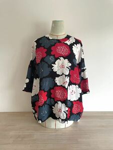 マリメッコ/marimekko/トップス/カットソー/半袖/シャツ/ホワイト×レッド×グリーン/S/総柄/花柄/レーヨン/リトアニア製/良品美品