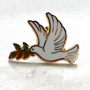 白い鳩　ハトとオリーブ　平和の象徴　雑貨　かわいい◆ピンバッジ　ピンズ　バッチ　ブローチ◆鳥　動物　北欧風　幸運　縁起物