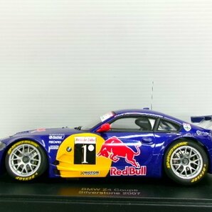 オートアート 1/18 BMW Z4 クーペ #1 Red Bull シルバーストーン 2007 (1224-702)の画像4