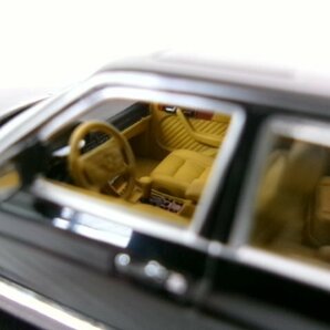 ミニチャンプス 1/43 メルセデスベンツ 560SEL 1989-1991 ブラック (2502-257)の画像7