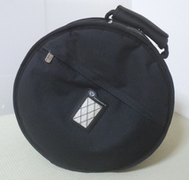 美品です。PROTECTIONRACKET（プロテクションラケット）13” スネアドラム用ソフトケース。小口径サイズの13インチ×6.5インチ_画像2