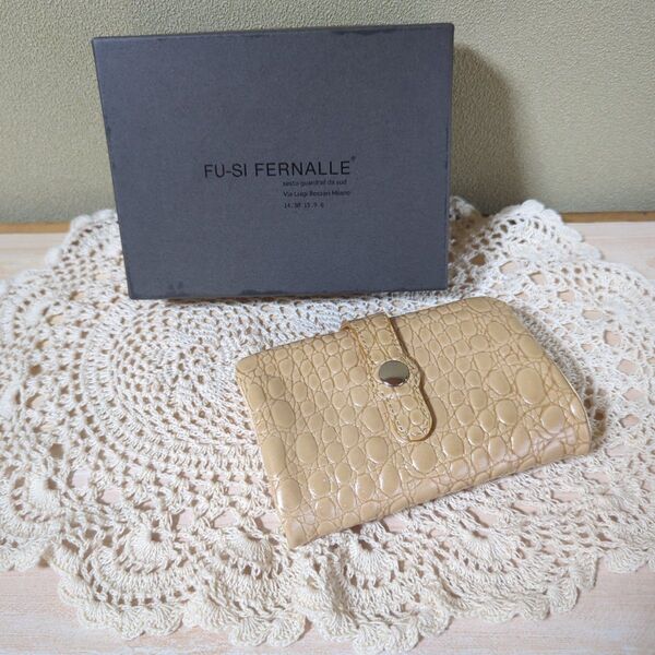 FU-SI　FERNALLE　フーシ　フェルナール93347　二つ折り財布