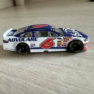 【A0366-9】2012 Trevor Bayne #6 Advocare Ford carミニカー レーシングカー（全長約8㌢）