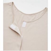 送料無料●介護肌着に最適●新品★UNIQLO コットン前開きTシャツ　3XLサイズ ナチュラル_画像2