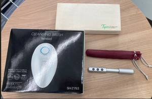 頭皮洗浄ブラシ パールホワイト CLEANSING BRUSH twinbird SH-2793　＆ 美容ローラー　＆　聴診器（未使用品）　◆売上No224 690 1420