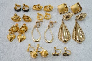 B251 Gold color abroad made etc. earrings 10 point both ear .. Vintage accessory large amount set together . summarize set sale ornament 