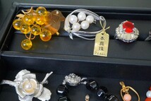 C46 ジャンク含む アコヤ真珠 天然石など ネックレス ブローチ リング 指輪他 ヴィンテージ アクセサリー 大量 セット まとめて おまとめ_画像7