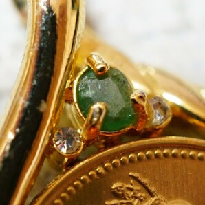 1947 天然エメラルド コイン ゴールドカラー ペンダント ネックレス ヴィンテージ アクセサリー アンティーク 天然石 宝石 カラーストーンの画像2