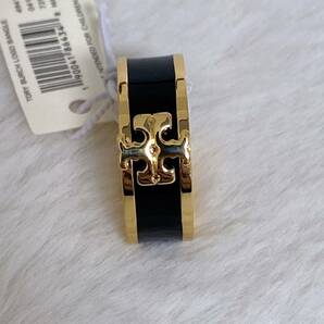 新品 TB037-06 Tory Burch トリーバーチ 定番 ロゴ リング ブラック エナメル 指輪 US7 日本サイズ約14号 の画像2