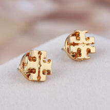 新品　TB003-01 Tory Burch トリーバーチ　定番　ロゴピアス　ゴールド_画像1