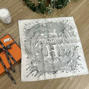 送料無料　HERMES　エルメス　ガヴロッシュ　ペンキ塗りたて　プチカレ　シルクスカーフ