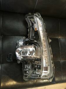  Toyota Prius PHV ZVW52 left foglamp Turn signal lamp Koito 47-95 product number :81520-47090 engrave a
