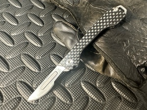 カーボン 替刃式ナイフ 替刃１０本 ２２ｇ サバイバルナイフ アウトドア 工作 野営 登山 キャンプ