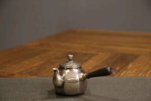 v старый предмет .v [ средний река .. правый . цветок ] масса 185g оригинальный серебряный 99% серебряный бутылка зеленый чай горячая вода . заварной чайник чайная посуда золотой . чайная посуда времена предмет старый серебряный чай . чай кувшин "hu" 