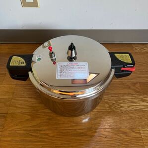 圧力鍋 両手鍋 調理器具 家庭用 説明書なし の画像1