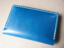 (c05) 二つ折りカードケース（名刺入れ） 牛ヌメ革 手染め ブルー手縫いハンドメイド_画像2