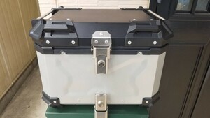 カブ　リアボックス　鍵付き トップケース ツーリングボックス リアキャリア 黒銀 汎用　ボックス　箱　荷物入れ　大容量
