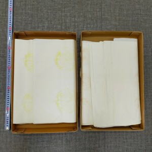 す1470 古紙 書道 画仙紙 手漉 白地 黄二列 紋打約34枚 薄梅茶 乱れ 小紋打 約30枚 漢字用 練習 書画紙 宣紙 書道具