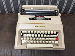 Olivetti LETTERA 35 portable typewriter 