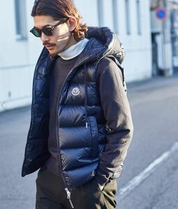 【限定モデル】 モンクレール フード エンボスロゴ ナイロン ダウンベスト　ダークネイビー 国内正規品　MONCLER　#A3