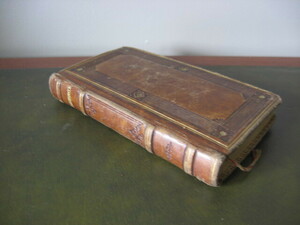 * antique goods * leather made en Boss . cover. wonderful .. paper book@Missel Romain France 