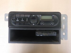 r532-63 ★ 日産 UD トラックス クオン 純正 AM/FM ラジオ 24V用 28年 QKG-CW5XL 60-15