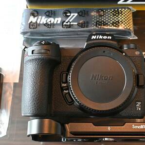 ショット数1,196枚 Nikon Z7II メーカー保証残あり ボディ＋Smallrigブラケット付き 中古美品の画像3