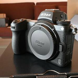ショット数1,196枚 Nikon Z7II メーカー保証残あり ボディ＋Smallrigブラケット付き 中古美品の画像4