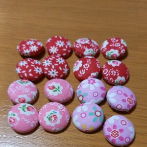 ハンドメイド　クルミボタン　お花柄