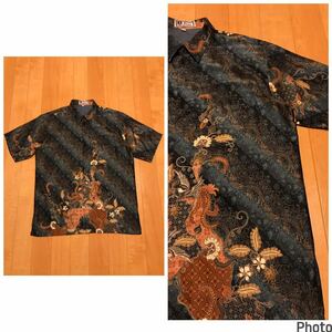 美品☆Unknown／オーバーサイズXL大き目　半袖シャツ型.BATIK比翼ボタンアロハシャツ　着物絹風生地/希少身頃裏地付 バティック総柄 鳳凰?