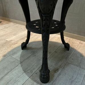 イギリス製 重厚なアイアン装飾の最高級サイドテーブル ずっしり重たい 女神 無垢 ガーデンテーブル カフェテーブル パブテーブル (A)の画像9