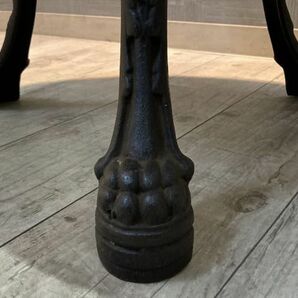 イギリス製 重厚なアイアン装飾の最高級サイドテーブル ずっしり重たい 女神 無垢 ガーデンテーブル カフェテーブル パブテーブル (A)の画像10