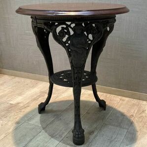 イギリス製 重厚なアイアン装飾の最高級サイドテーブル ずっしり重たい 女神 無垢 ガーデンテーブル カフェテーブル パブテーブル (A)の画像5